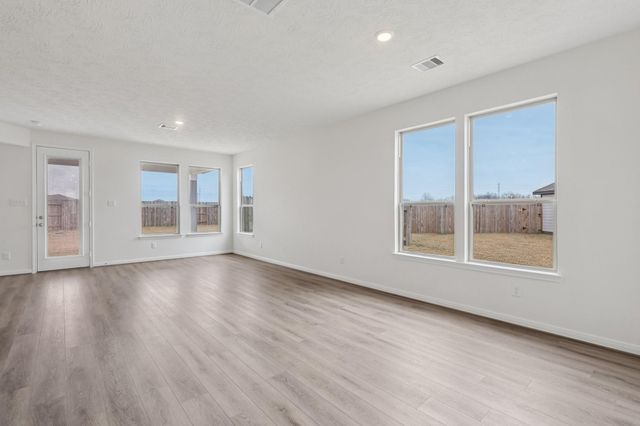 5619 Sanderling Circle, Hitchcock, TX 77563