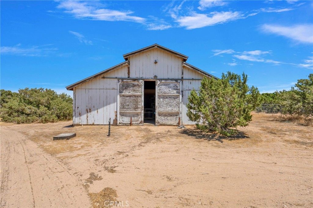 Image 33 of property listing at 8172 Coyote, Hesperia, CA 92344