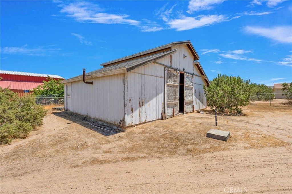 Image 34 of property listing at 8172 Coyote, Hesperia, CA 92344