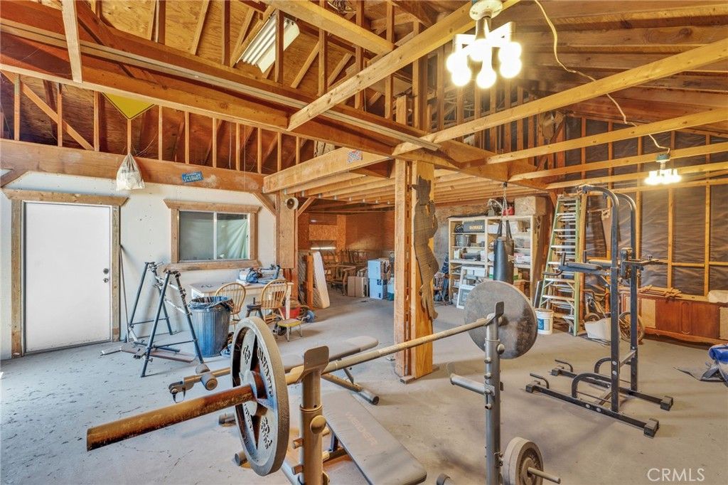 Image 35 of property listing at 8172 Coyote, Hesperia, CA 92344