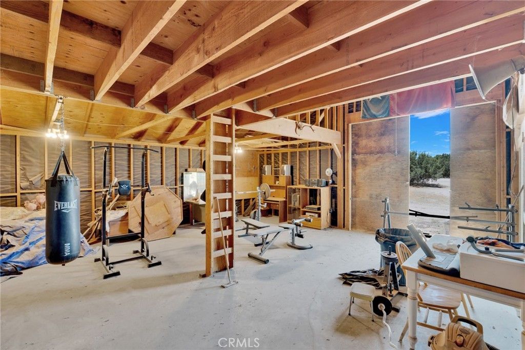 Image 37 of property listing at 8172 Coyote, Hesperia, CA 92344