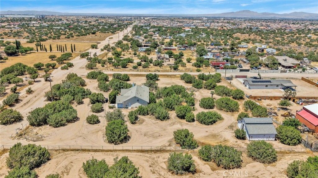 Image 50 of property listing at 8172 Coyote, Hesperia, CA 92344