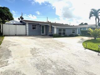 520 NW 13th Avenue, Boynton Beach, FL 33435