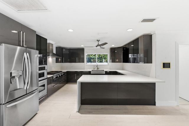 5900 Bayview Drive, Fort Lauderdale, FL 33308
