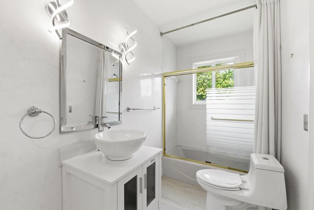 5900 Bayview Drive, Fort Lauderdale, FL 33308