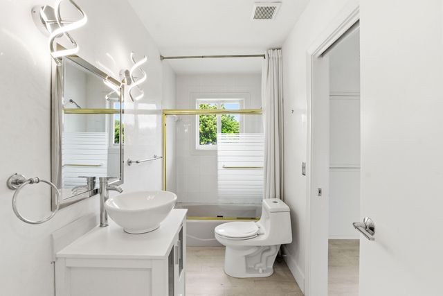5900 Bayview Drive, Fort Lauderdale, FL 33308