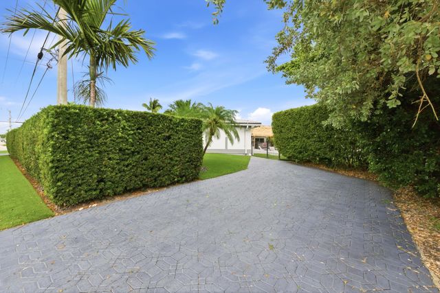 5900 Bayview Drive, Fort Lauderdale, FL 33308