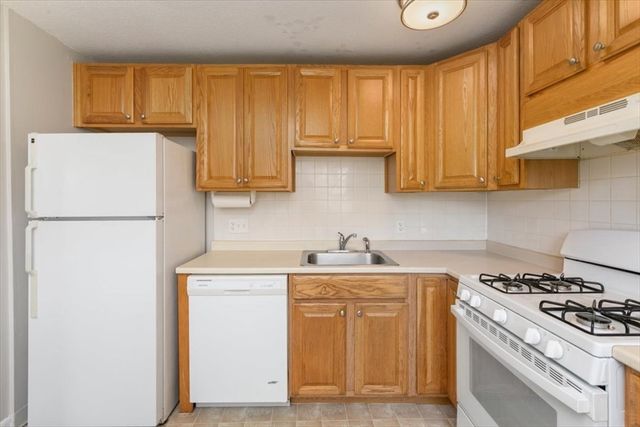 39 Farrwood Ave 1, North Andover, MA 01845