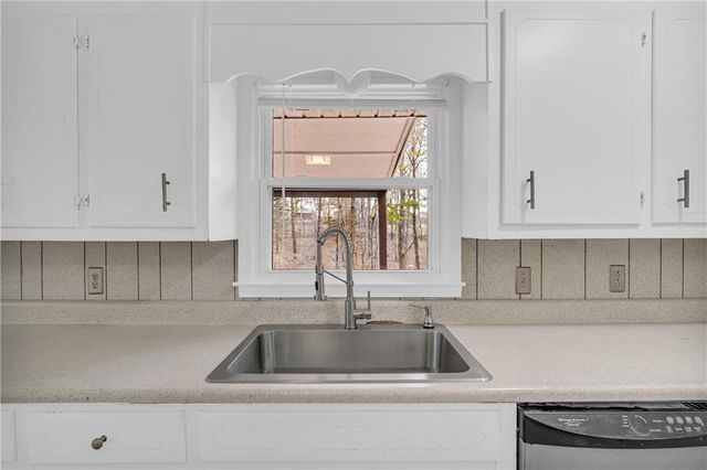 32 Cox Road SE, Cartersville, GA 30121