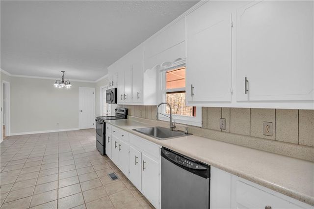 32 Cox Road SE, Cartersville, GA 30121