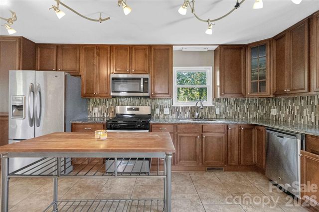 11117 Kingfisher Drive, Charlotte, NC 28226