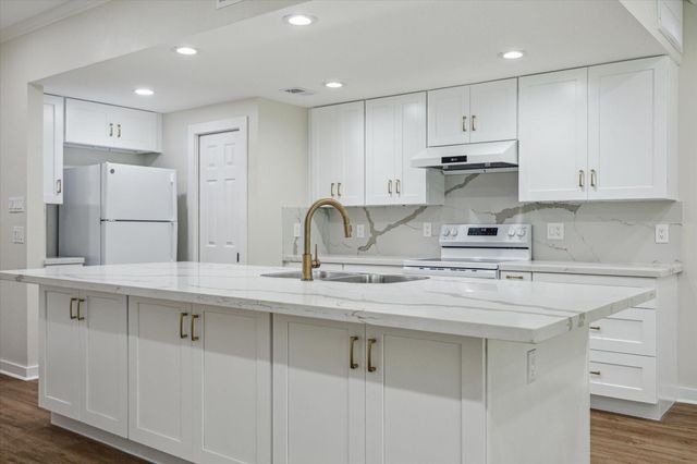 6727 Belmont Street, West University Place, TX 77005