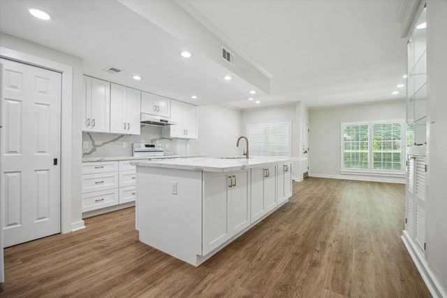 6727 Belmont Street, West University Place, TX 77005