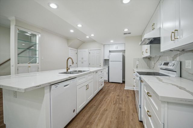 6727 Belmont Street, West University Place, TX 77005