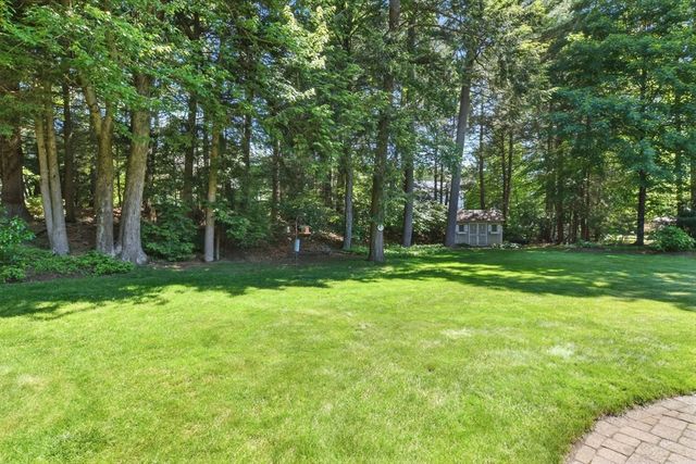 34 Hawks Circle, Westfield, MA 01085