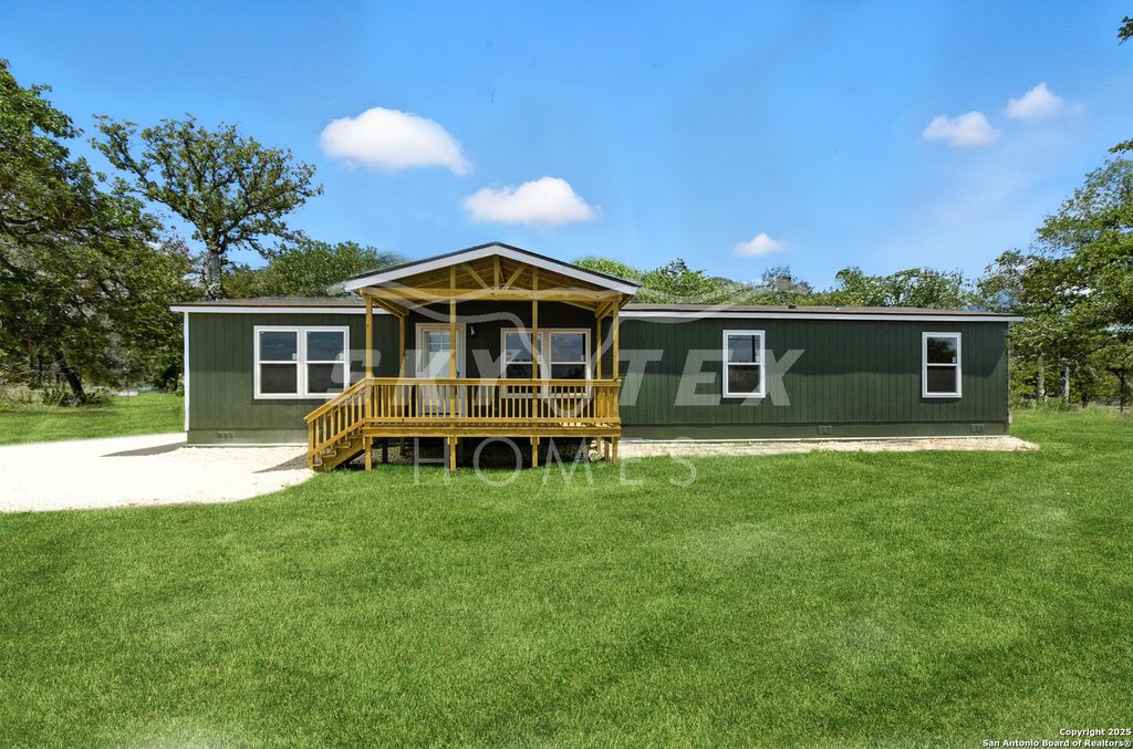 132 Syrah St, La Vernia, TX 78121