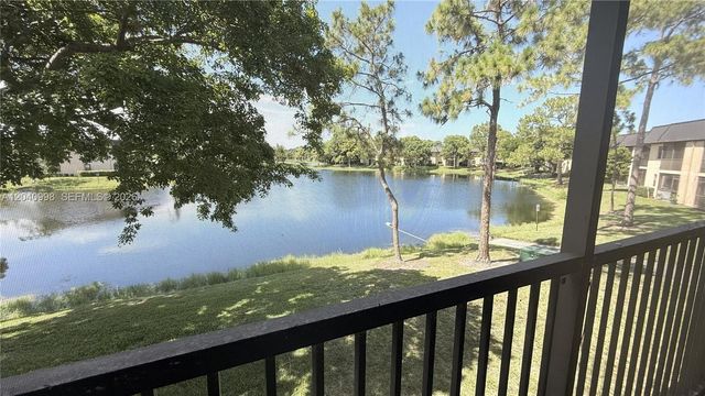 9262 NW 1st St 205, Pembroke Pines, FL 33024