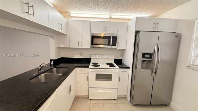 9262 NW 1st St 205, Pembroke Pines, FL 33024