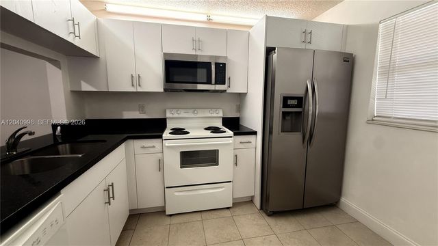 9262 NW 1st St 205, Pembroke Pines, FL 33024