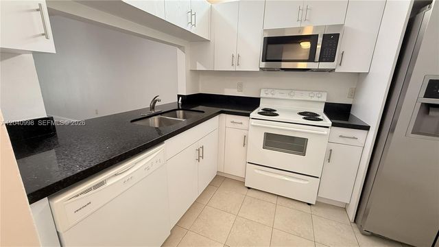 9262 NW 1st St 205, Pembroke Pines, FL 33024