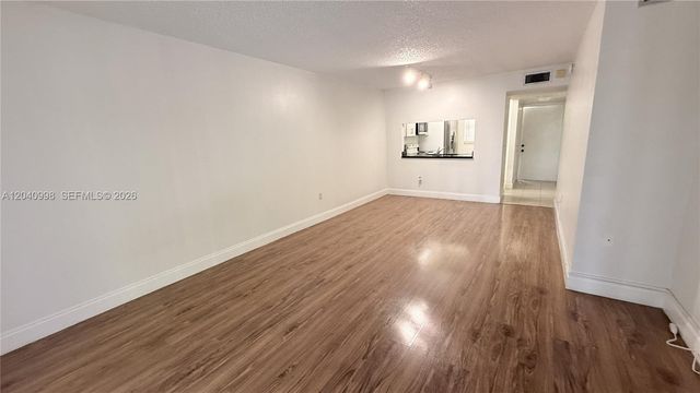 9262 NW 1st St 205, Pembroke Pines, FL 33024