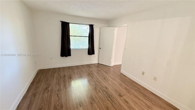 9262 NW 1st St 205, Pembroke Pines, FL 33024