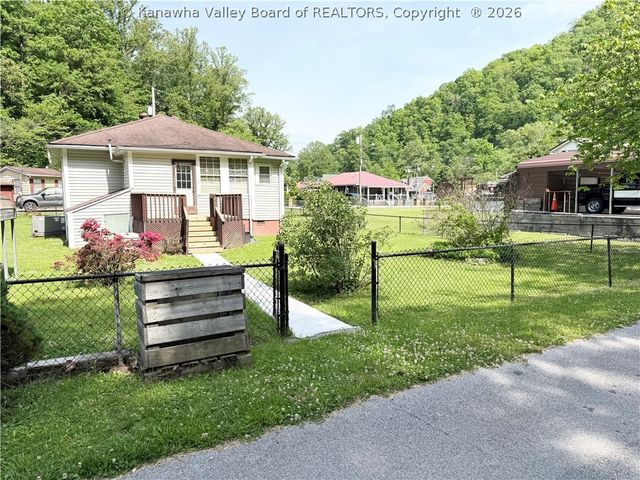 75 Janie Avenue, Whitesville, WV 25209