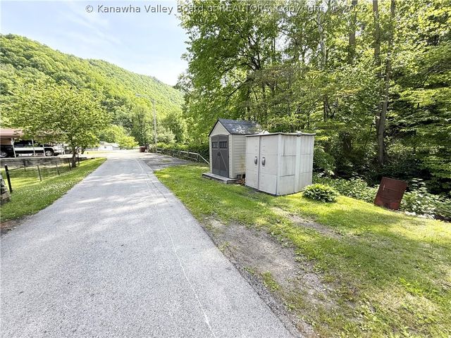 75 Janie Avenue, Whitesville, WV 25209