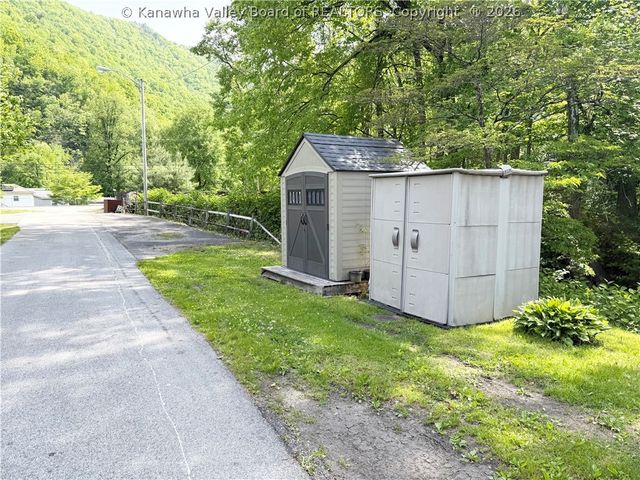 75 Janie Avenue, Whitesville, WV 25209