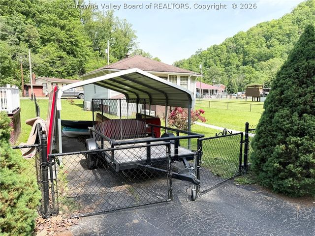 75 Janie Avenue, Whitesville, WV 25209