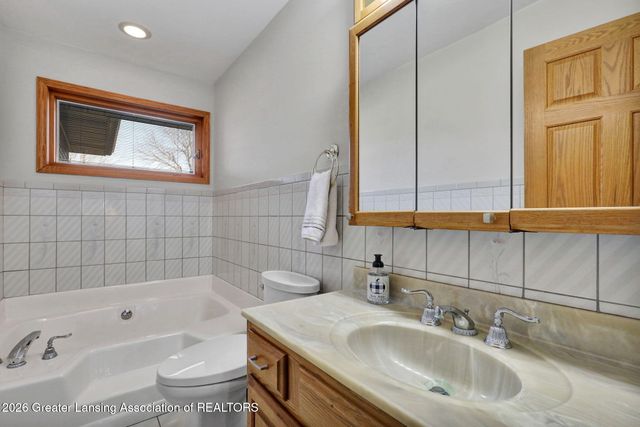 10289 Lafayette Lane, Dimondale, MI 48821