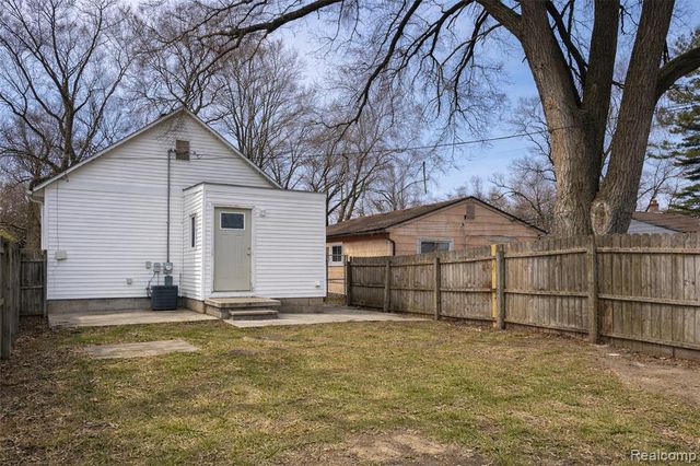 15477 Winston, Redford, MI 48239