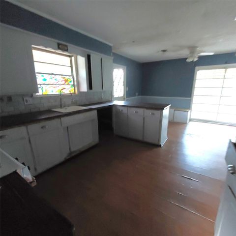 318 N Frost Street, New Boston, TX 75570