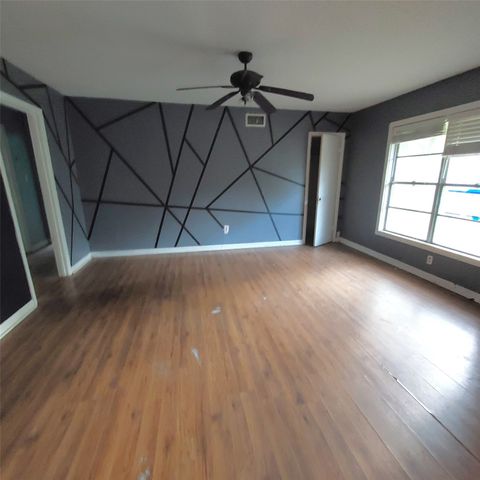 318 N Frost Street, New Boston, TX 75570