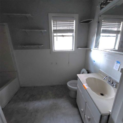 318 N Frost Street, New Boston, TX 75570