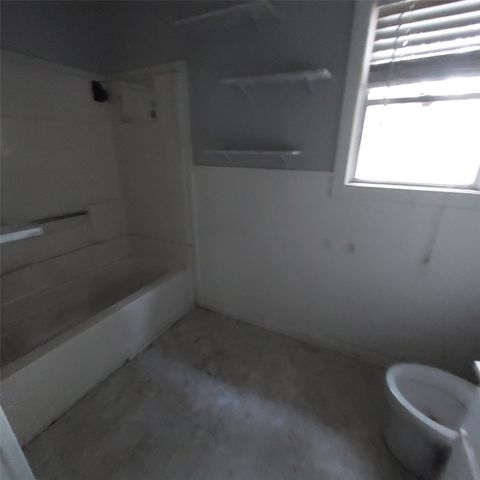 318 N Frost Street, New Boston, TX 75570