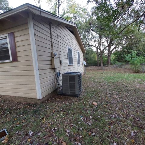 318 N Frost Street, New Boston, TX 75570