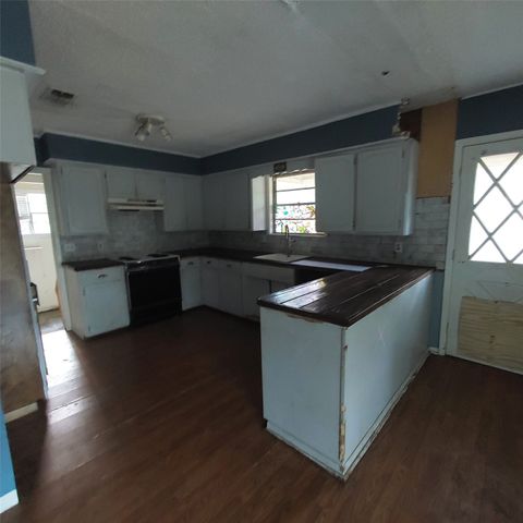 318 N Frost Street, New Boston, TX 75570