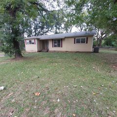 318 N Frost Street, New Boston, TX 75570