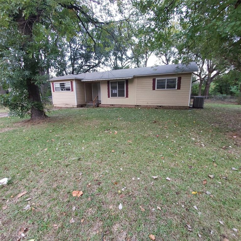 318 N Frost Street, New Boston, TX 75570