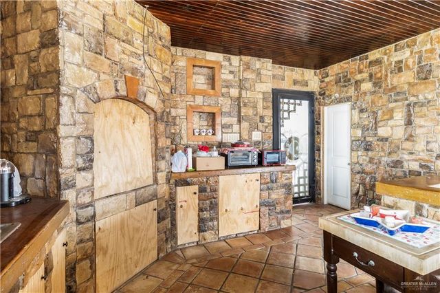 1301 E Roosevelt Road 2, Donna, TX 78537