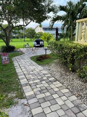 88 Cambridge D 88, West Palm Beach, FL 33417