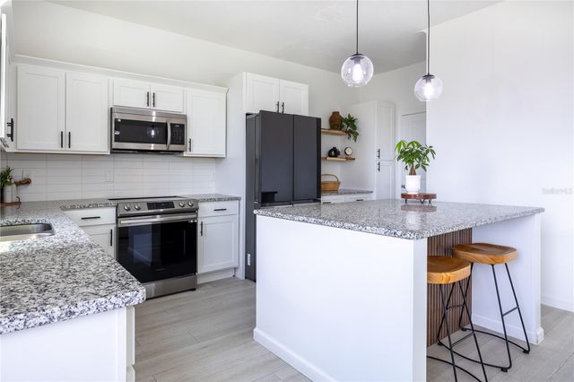 8688 SPORTSMAN LOOP, Groveland, FL 34736