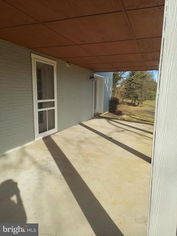 388 BOWLING GREEN RD, Front Royal, VA 22630