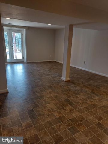 388 BOWLING GREEN RD, Front Royal, VA 22630