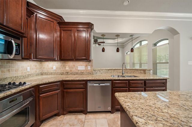 1019 Monarch Oak Drive, Magnolia, TX 77354