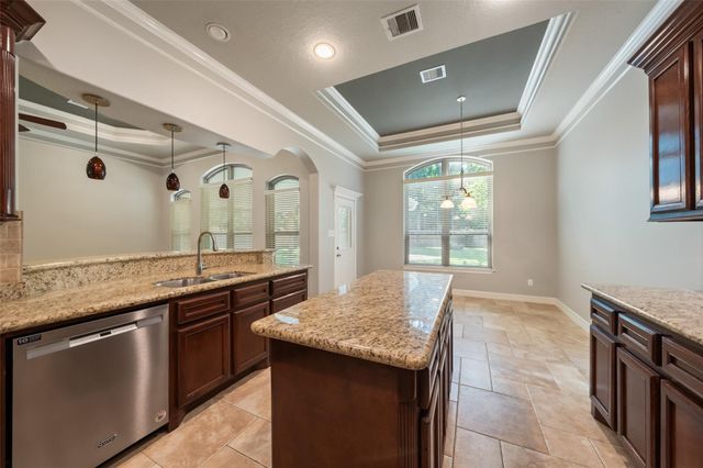 1019 Monarch Oak Drive, Magnolia, TX 77354