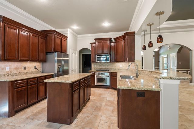 1019 Monarch Oak Drive, Magnolia, TX 77354