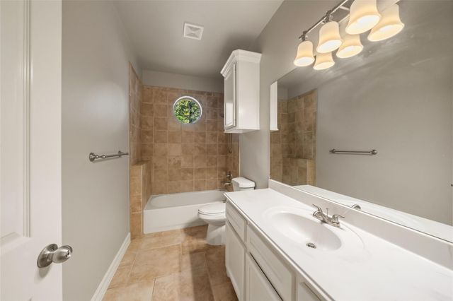 1019 Monarch Oak Drive, Magnolia, TX 77354