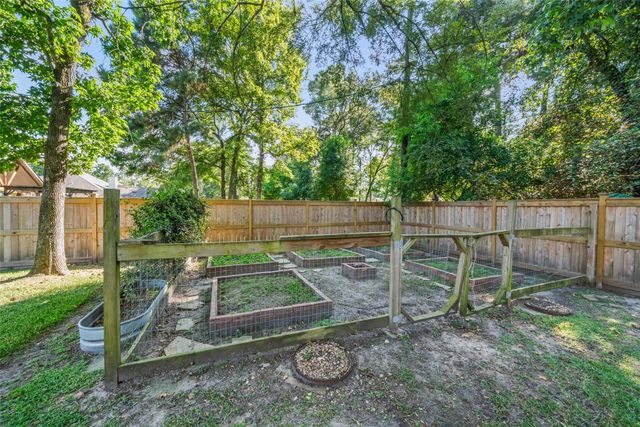 1019 Monarch Oak Drive, Magnolia, TX 77354